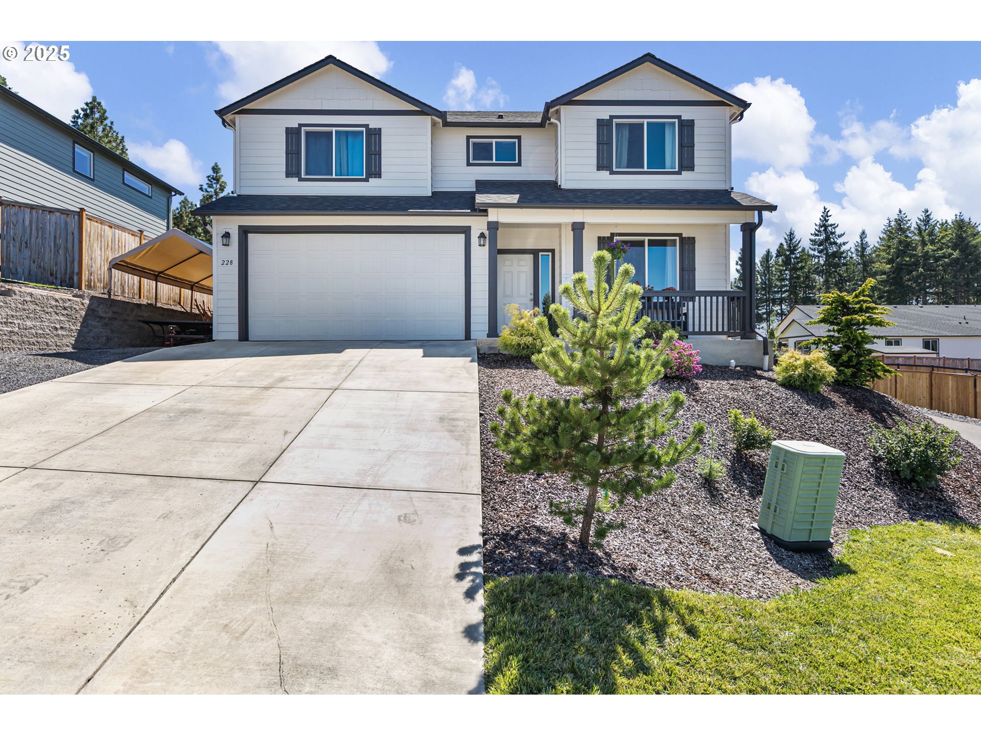 228 ROCKCREST DR