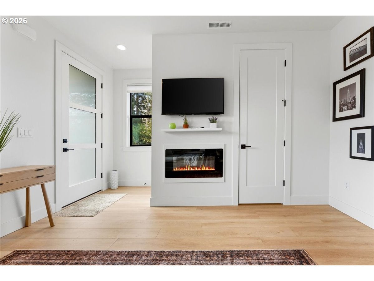311 E AVE 7