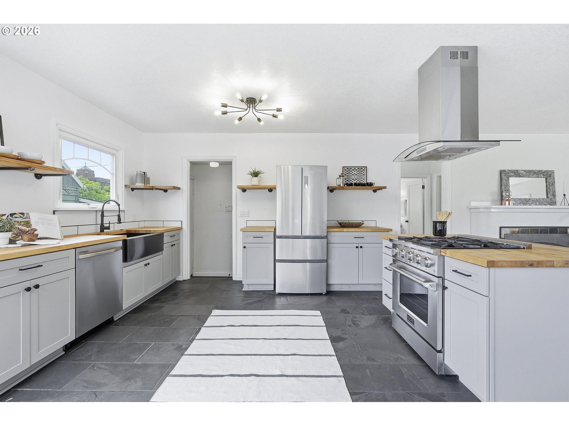 4526 NE OREGON ST