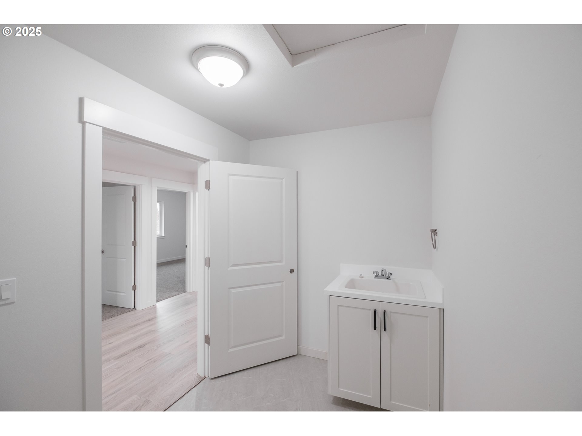 Lebanon, Oregon 97355, United States, 3 Bedrooms Bedrooms, ,3 BathroomsBathrooms,Residential,Active,193041