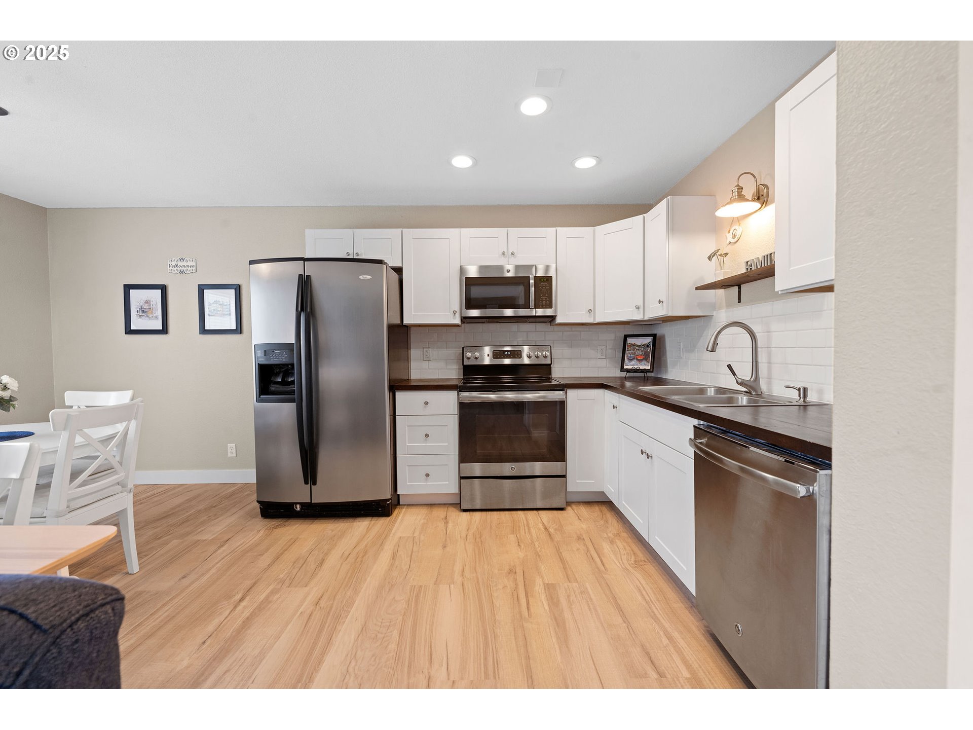 319 NE SKIPANON DR 319