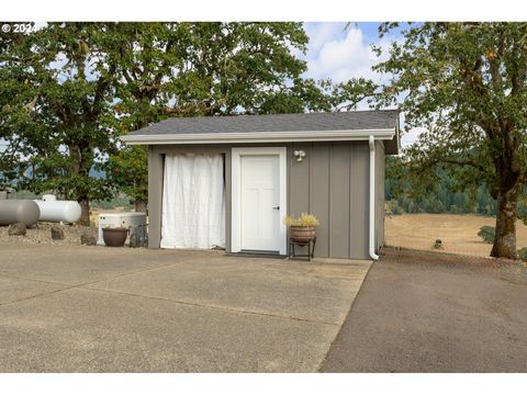 A home in Roseburg