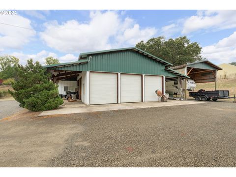 A home in Roseburg