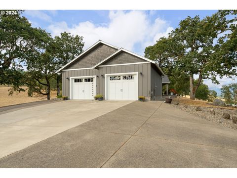 A home in Roseburg