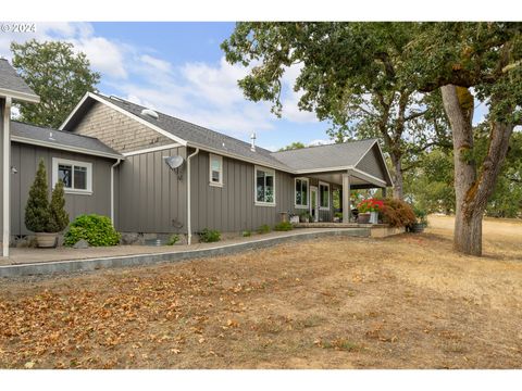 A home in Roseburg