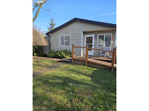 738 S 2ND ST Carlton OR 97111