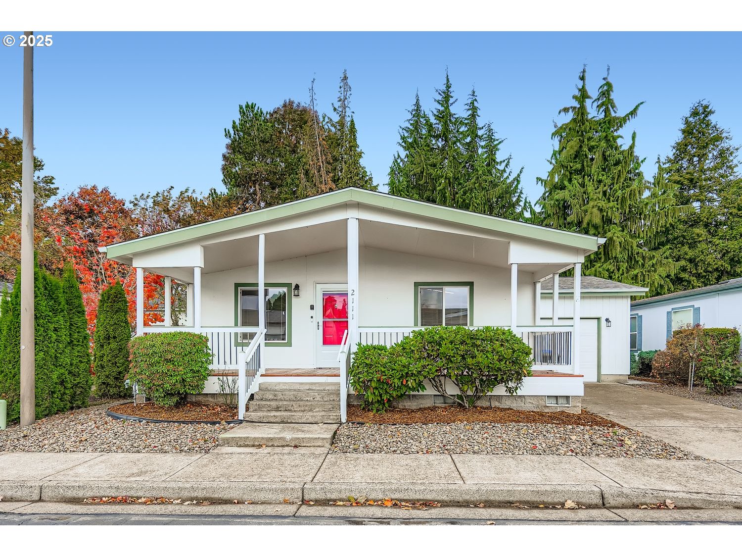 Photo 1 of 26 — 2111 PIPPIN ST NE, Salem, OR 97305