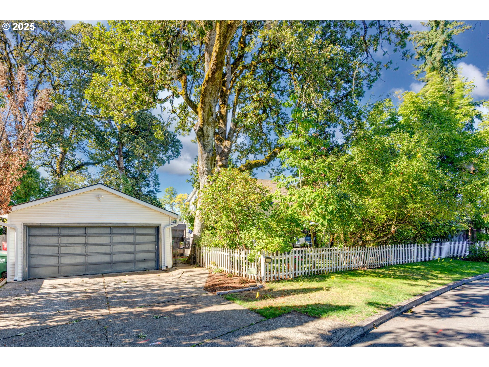 165 SE 33RD AVE