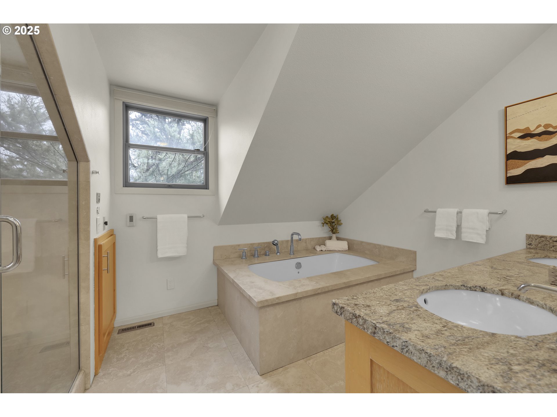 Eugene, Oregon 97405, United States, 4 Bedrooms Bedrooms, ,3 BathroomsBathrooms,Residential,Pending,103725