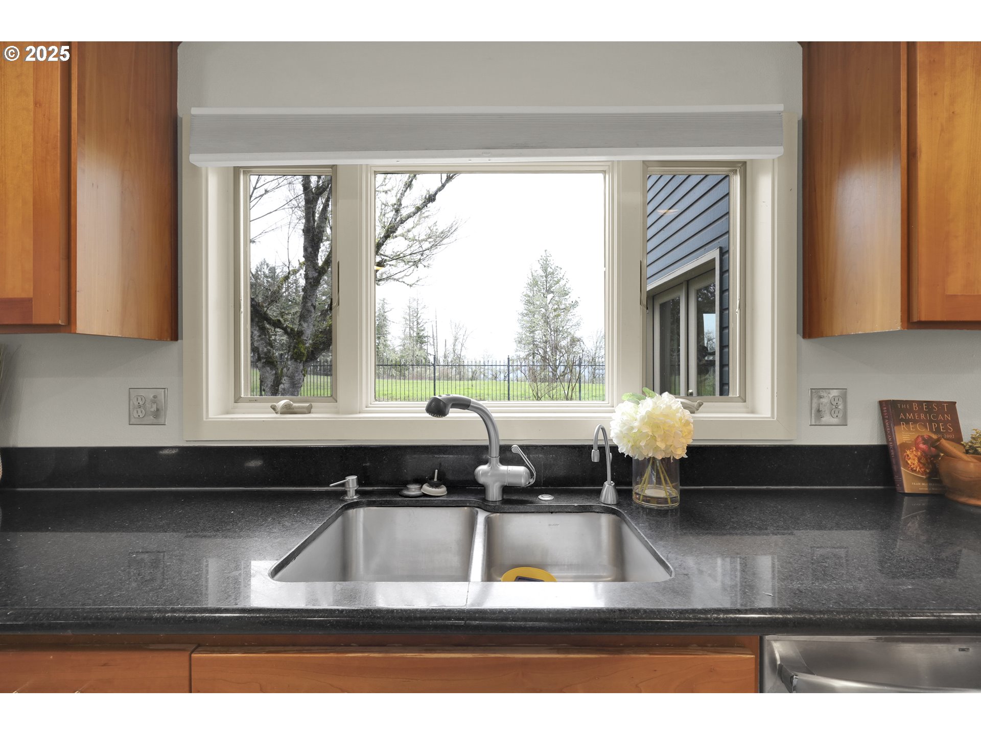 Eugene, Oregon 97405, United States, 4 Bedrooms Bedrooms, ,3 BathroomsBathrooms,Residential,Pending,103725