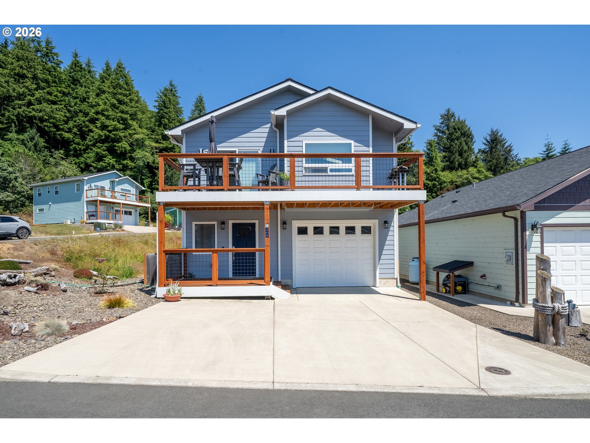 708 VINE MAPLE LN