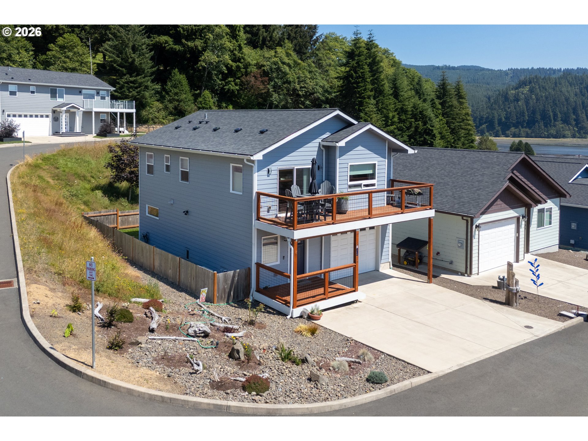 708 VINE MAPLE LN