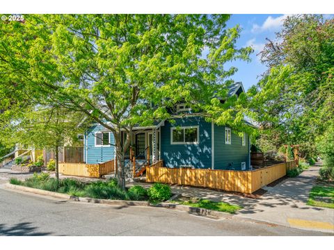 1605 SE 46TH AVE Portland OR 97215