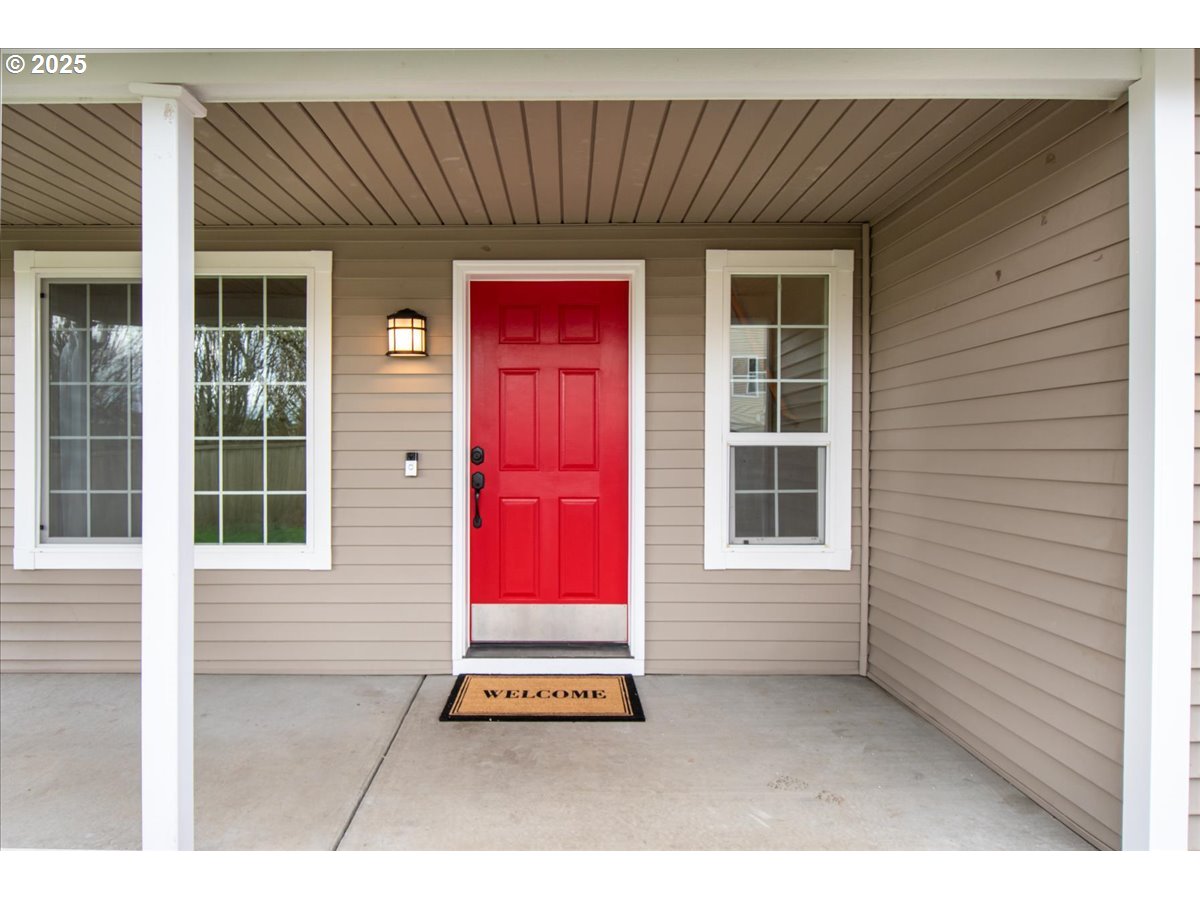 302 E 15TH PL