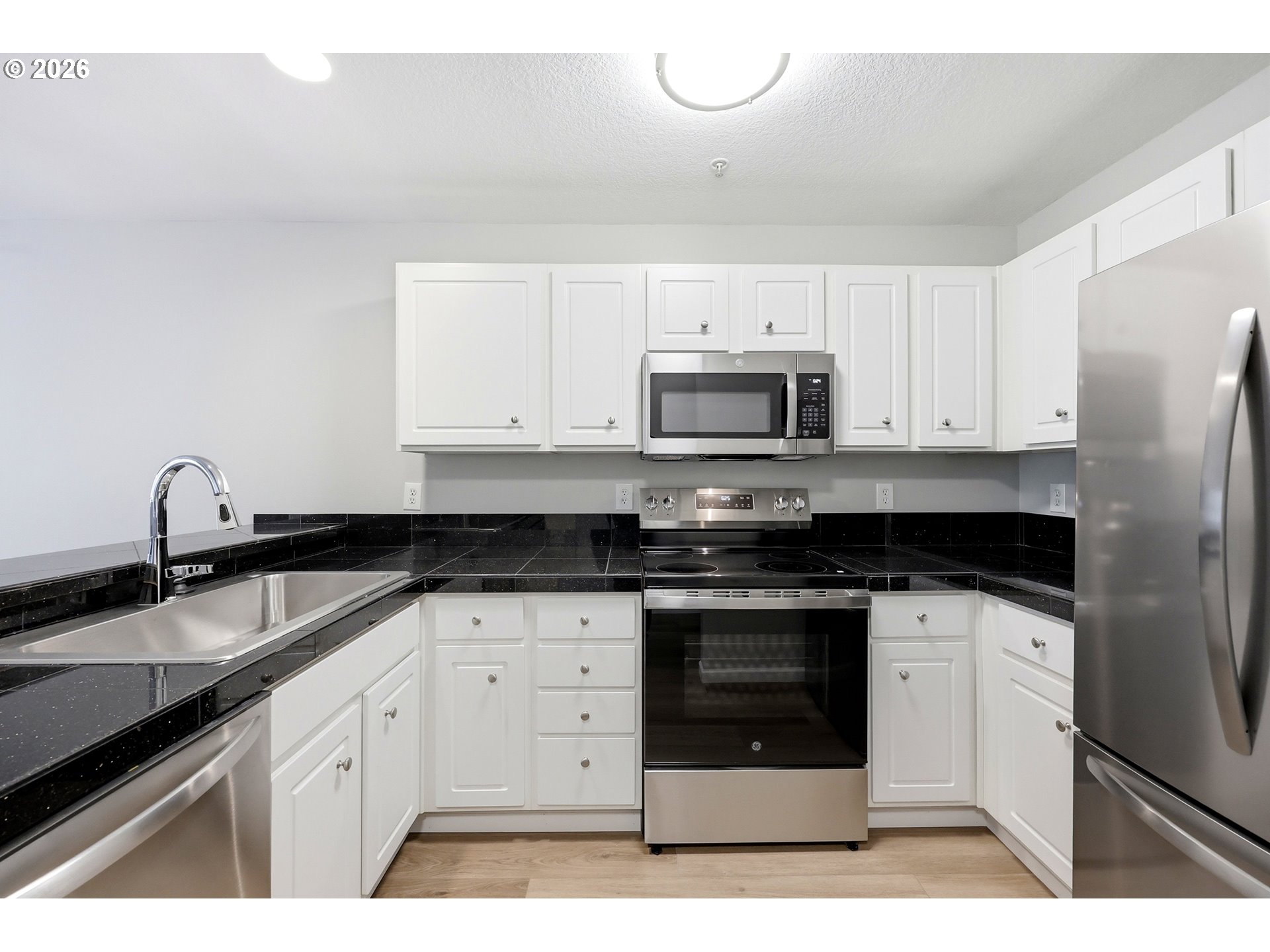 318 NE ROBERTS AVE 204