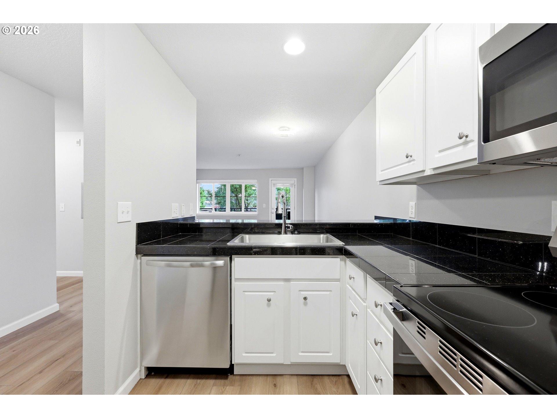 318 NE ROBERTS AVE 204