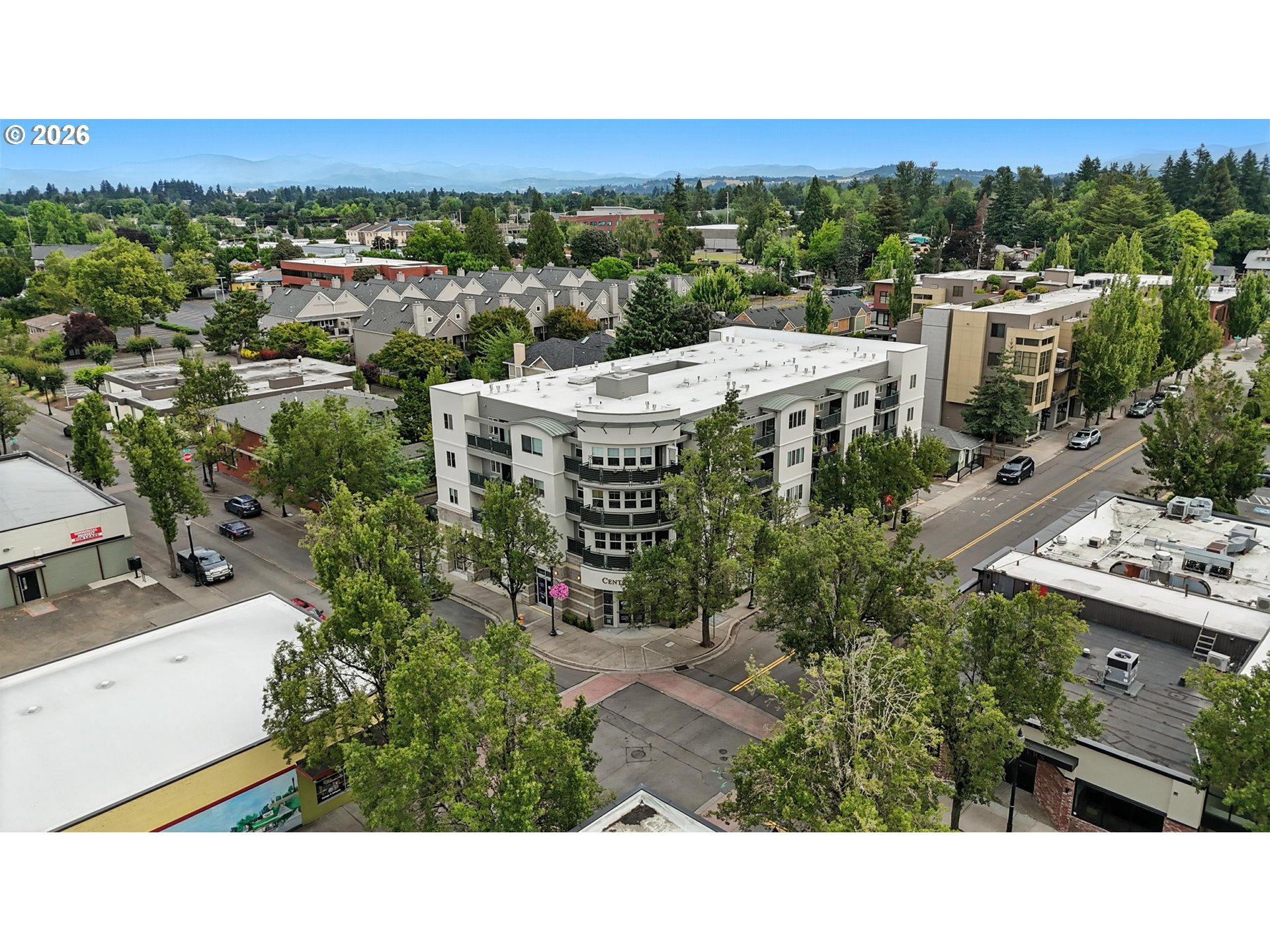 318 NE ROBERTS AVE 204