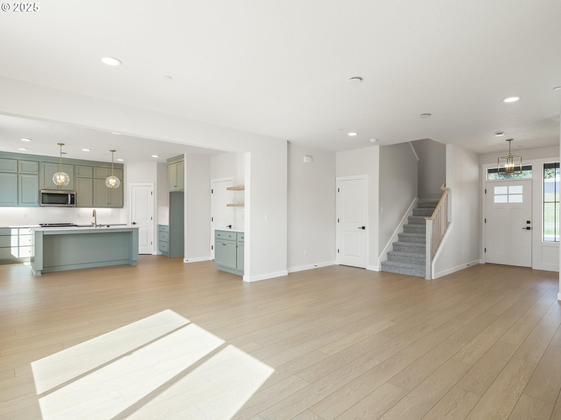 404 W 20TH WAY