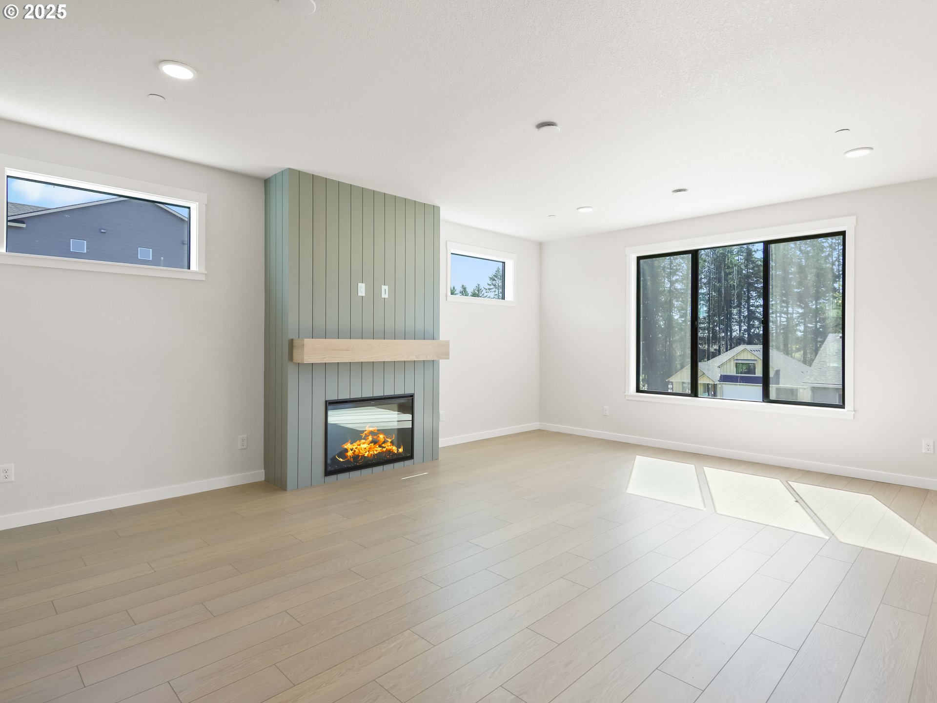 404 W 20TH WAY