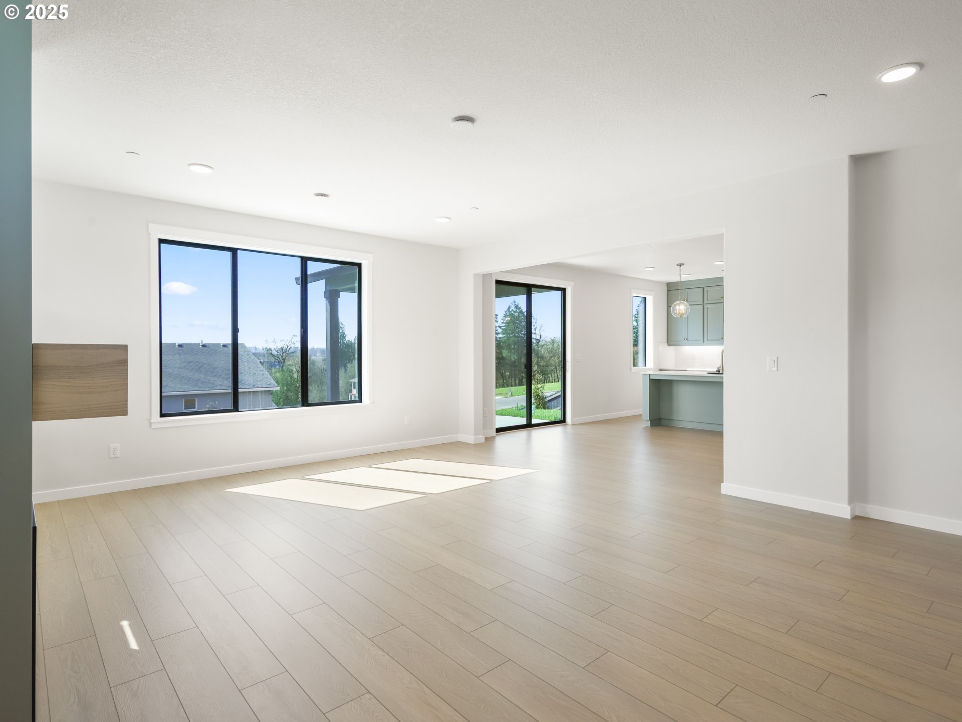 404 W 20TH WAY