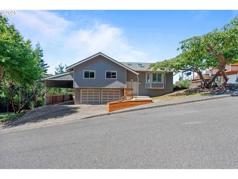 2460 STEPHANIE LN North Bend OR 97459