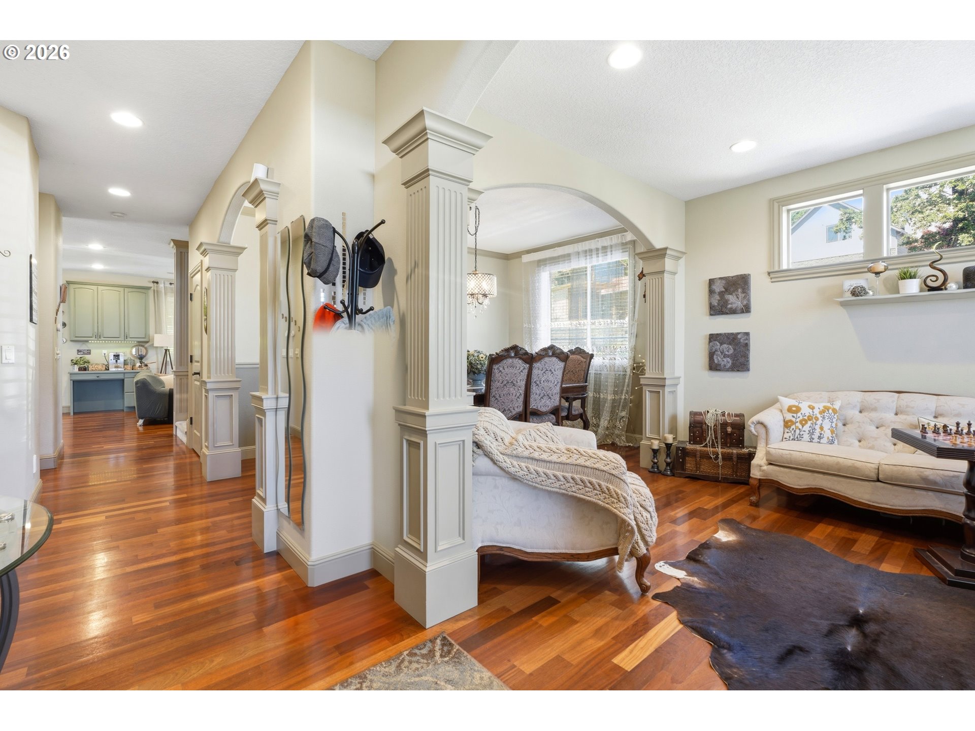 1935 E FORBES CT