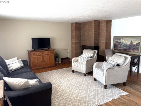 Tiny photo for 76501 Portal Dr, Oakridge, OR 97463 (MLS # 294270978)