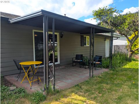 Tiny photo for 76501 Portal Dr, Oakridge, OR 97463 (MLS # 294270978)