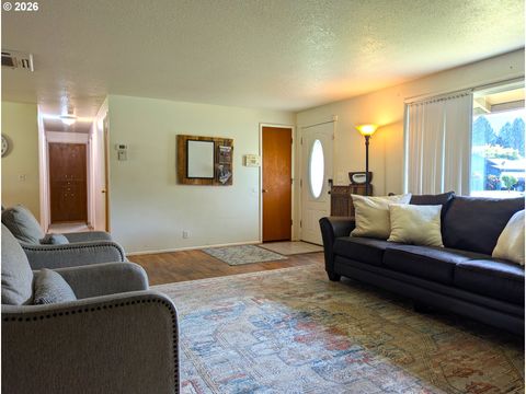Tiny photo for 76501 Portal Dr, Oakridge, OR 97463 (MLS # 294270978)