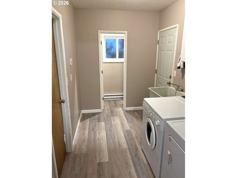 Tiny photo for 76501 Portal Dr, Oakridge, OR 97463 (MLS # 294270978)