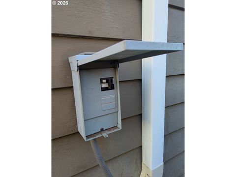 Tiny photo for 76501 Portal Dr, Oakridge, OR 97463 (MLS # 294270978)