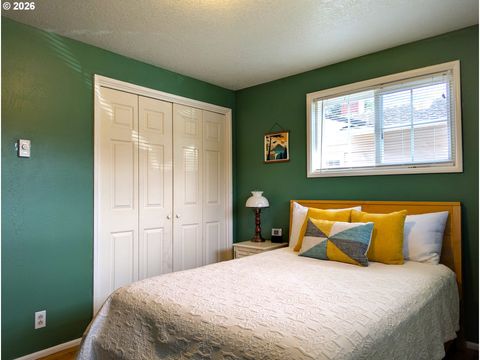 Tiny photo for 76501 Portal Dr, Oakridge, OR 97463 (MLS # 294270978)