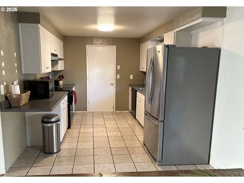 Tiny photo for 76501 Portal Dr, Oakridge, OR 97463 (MLS # 294270978)