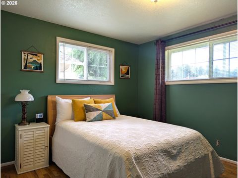 Tiny photo for 76501 Portal Dr, Oakridge, OR 97463 (MLS # 294270978)