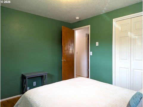 Tiny photo for 76501 Portal Dr, Oakridge, OR 97463 (MLS # 294270978)