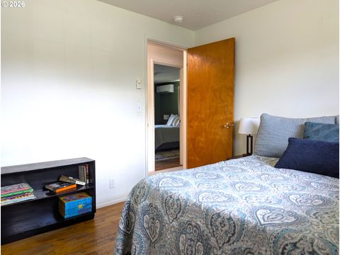 Tiny photo for 76501 Portal Dr, Oakridge, OR 97463 (MLS # 294270978)