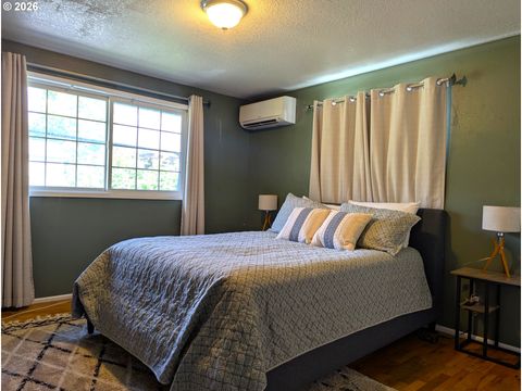 Tiny photo for 76501 Portal Dr, Oakridge, OR 97463 (MLS # 294270978)