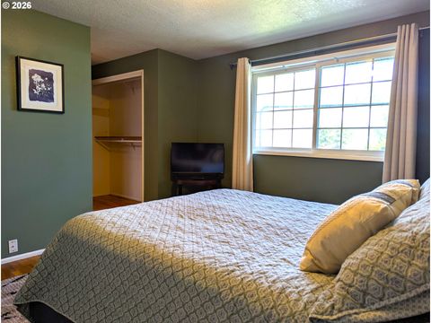 Tiny photo for 76501 Portal Dr, Oakridge, OR 97463 (MLS # 294270978)