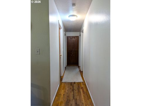 Tiny photo for 76501 Portal Dr, Oakridge, OR 97463 (MLS # 294270978)