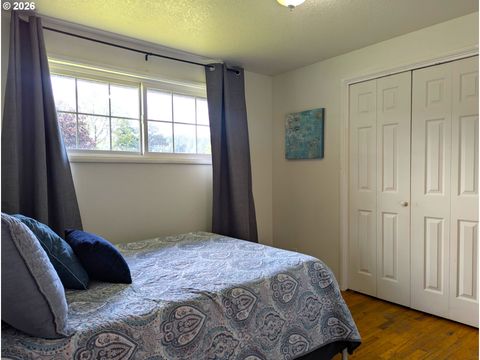 Tiny photo for 76501 Portal Dr, Oakridge, OR 97463 (MLS # 294270978)