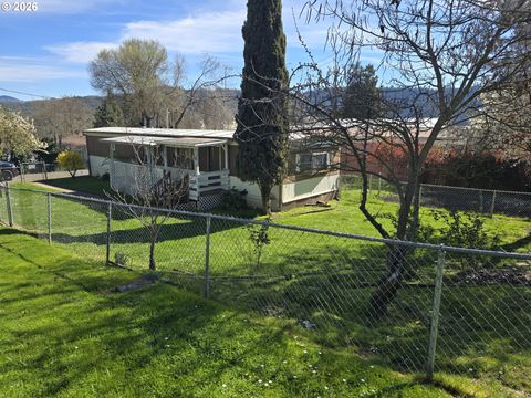 101 NE DARRELL AVE Winston OR 97496