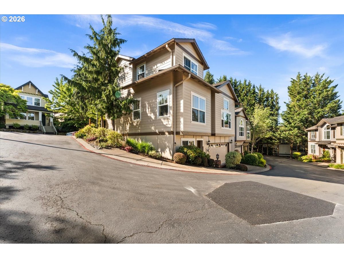 2352 NW BREWER LN