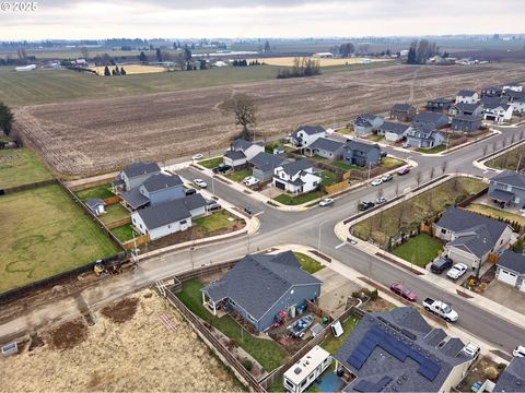 A home in Woodburn