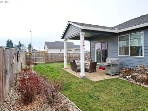 A home in Woodburn