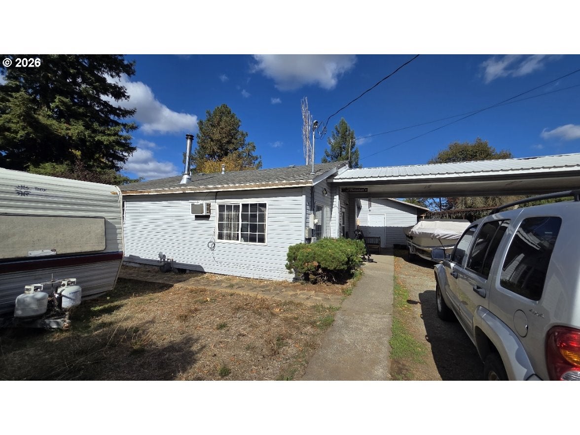 303 WALNUT ST