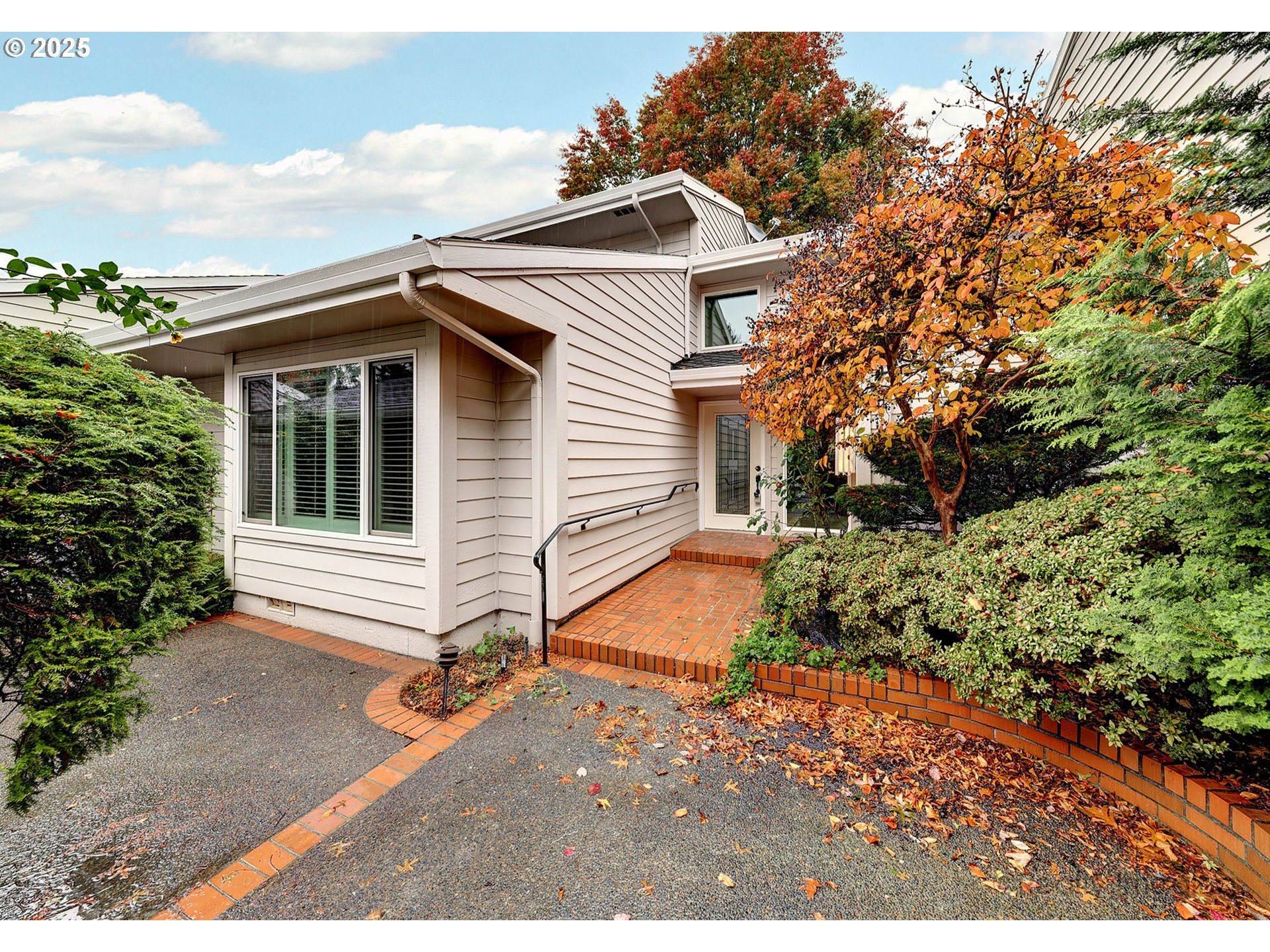 7165 SW EAST LAKE CT