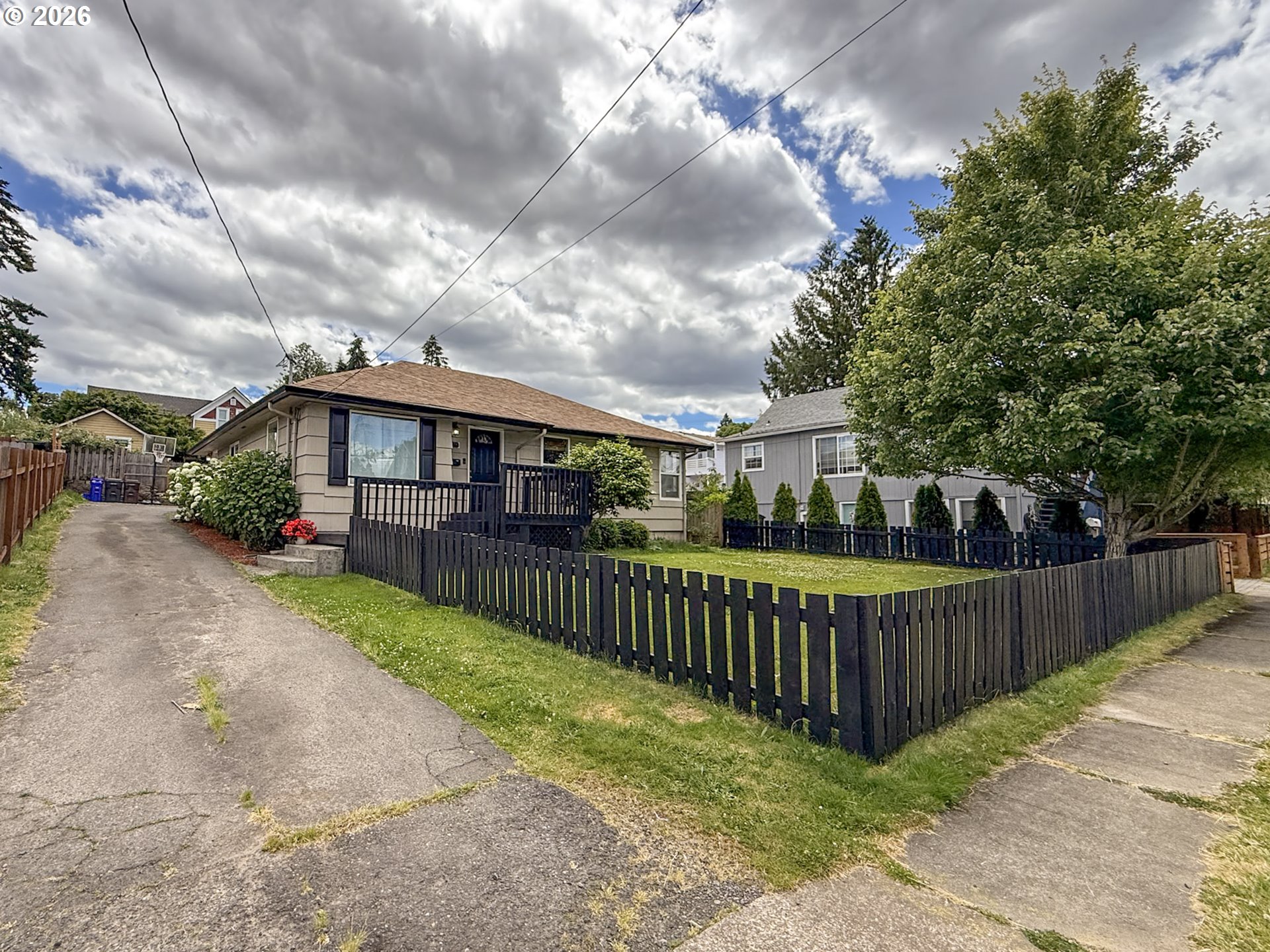 418 WILLAMETTE ST