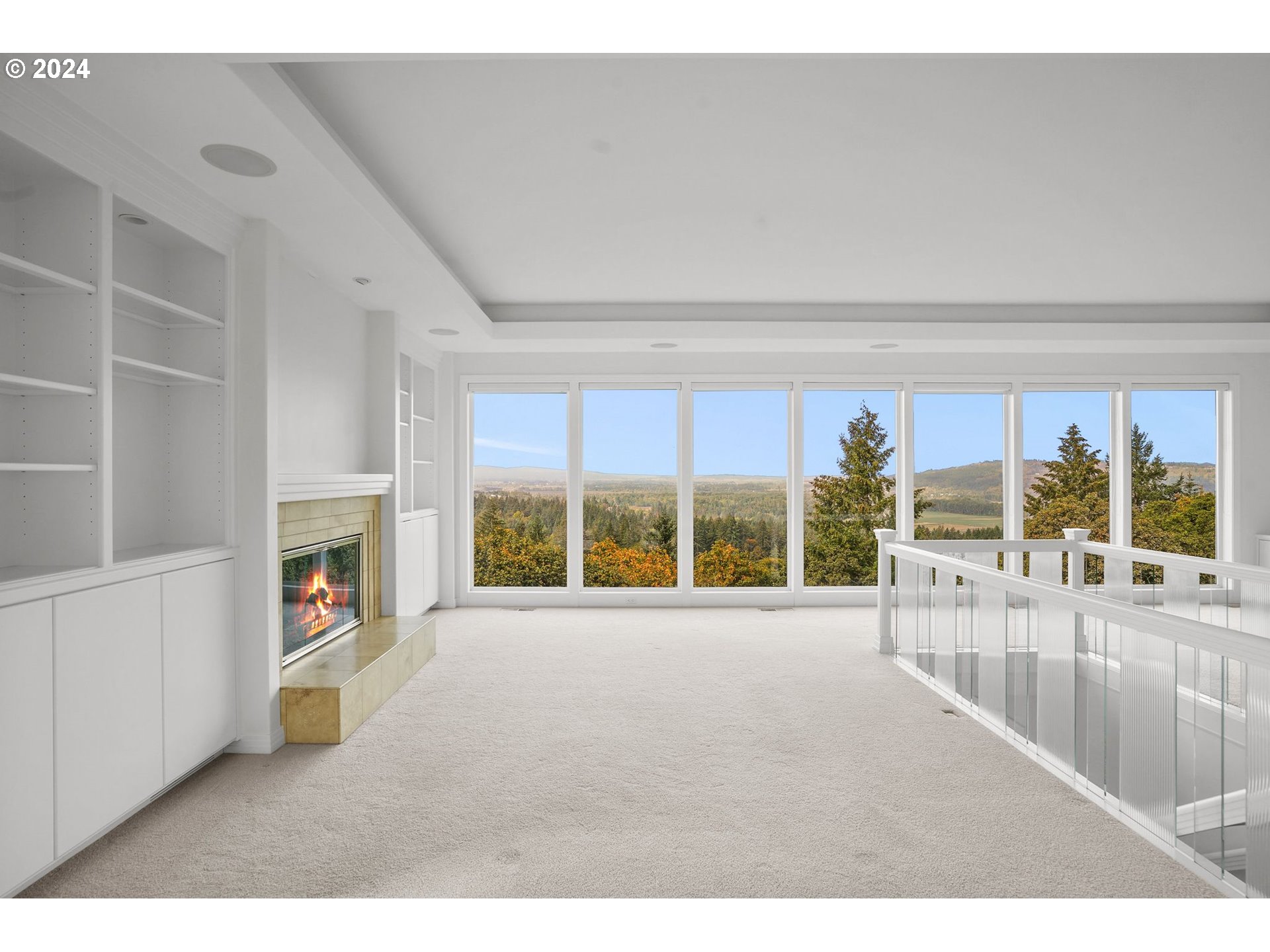 2467 Crestmont CIR