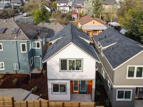 1123 SE Rhone ST B Portland OR 97202