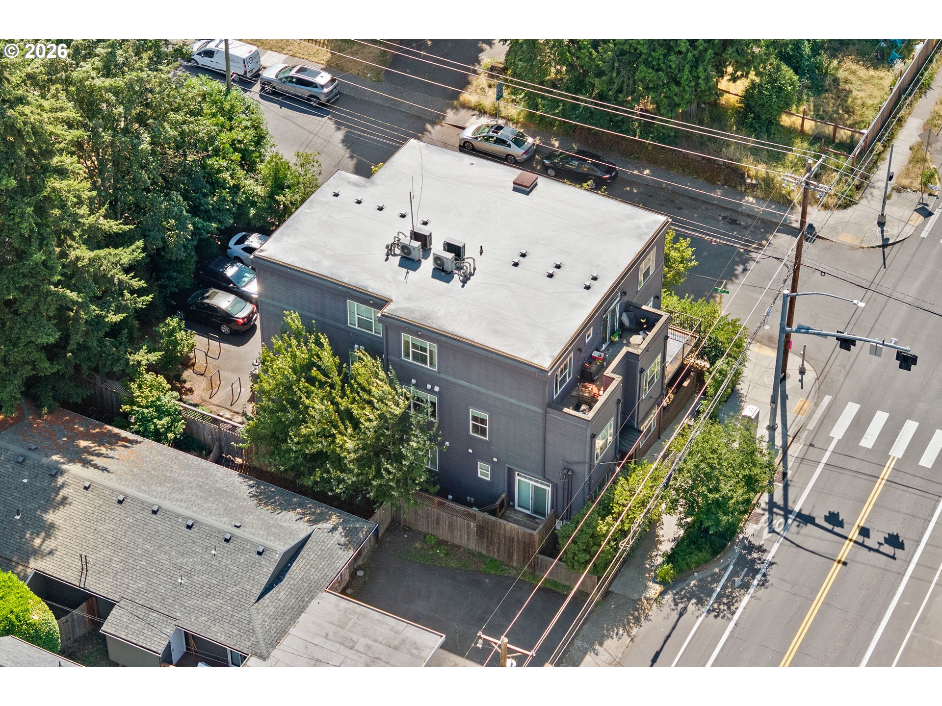 1906 SE TACOMA ST